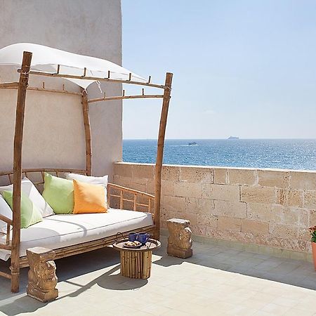Four Hearts - Acre'S Sea Side Suite Buitenkant foto