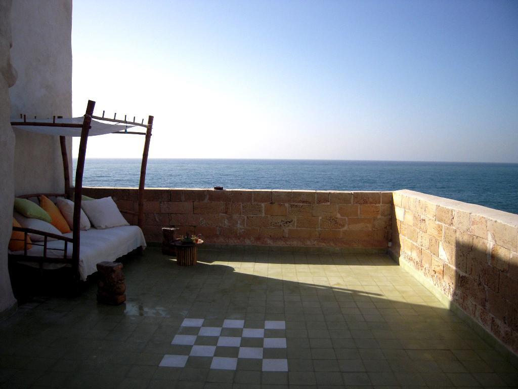 Four Hearts - Acre'S Sea Side Suite Buitenkant foto