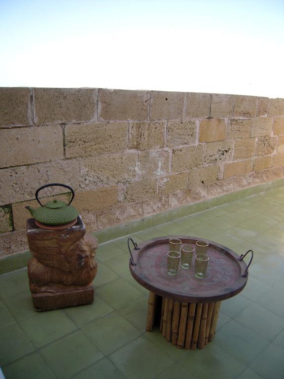 Four Hearts - Acre'S Sea Side Suite Buitenkant foto